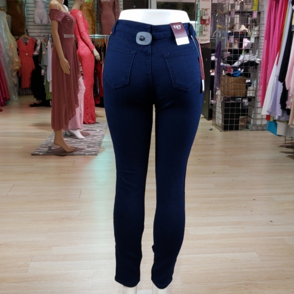 Jeans - Picture 3 of 4